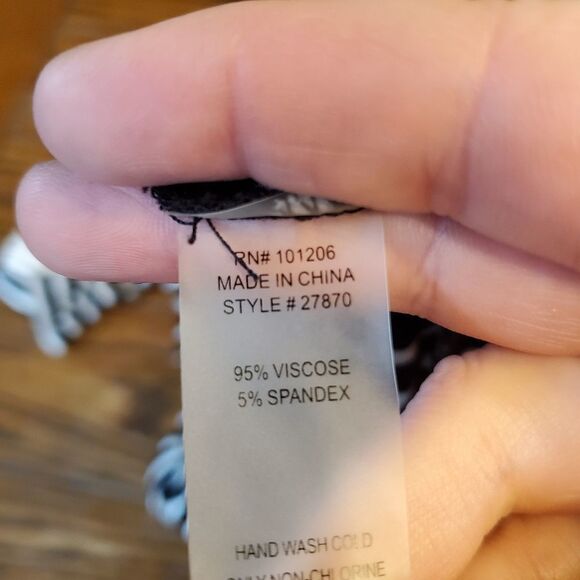 Soft Surroundings black&white cold shoulder croche - Picture 3 of 4